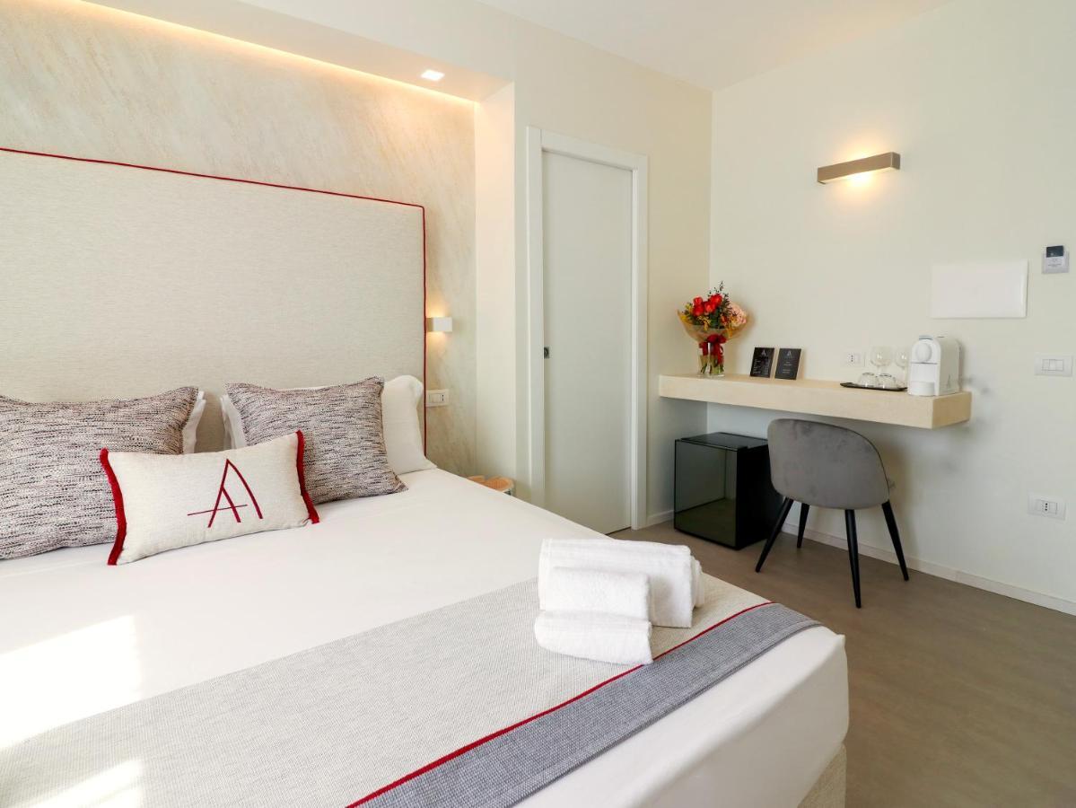 Double A Luxury Room Olbia Bagian luar foto